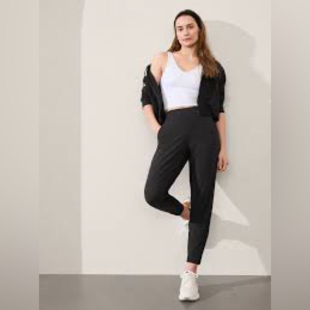 ❄️Athleta Lightweight Aliso Jogger Pant